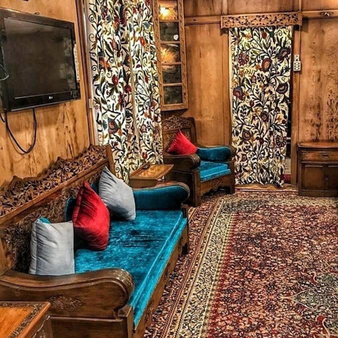 Lake Victoria Houseboats Bed & Breakfast Srīnagar Екстериор снимка