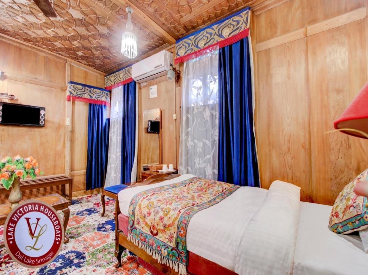 Lake Victoria Houseboats Bed & Breakfast Srīnagar Екстериор снимка
