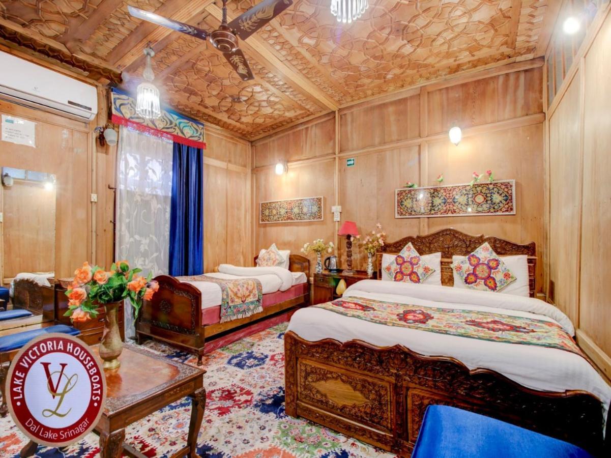 Lake Victoria Houseboats Bed & Breakfast Srīnagar Екстериор снимка